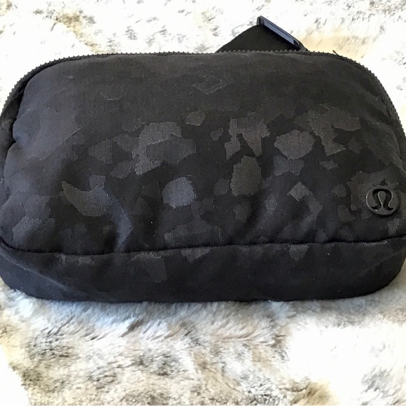 LULULEMON Fragment Camo Jacquard Everywhere Belt Bag EUC - Picture 5 of 8